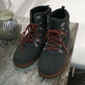 Old Navy kids boots sz 5